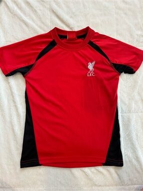 Boys Small Red & Black Short Sleeve Liverpool Football Club Tee